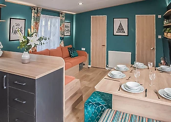 Burst of Blue 8 Berth Hot Tub (Pet)