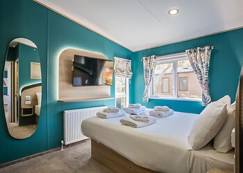 Burst of Blue 8 Berth Hot Tub - Cleethorpes Pearl Holiday Park, Humberston, Nr Cleethorpes