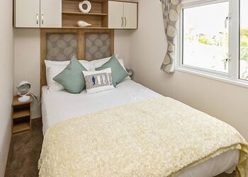 8 Berth Luxury Caravan Hot Tub - Cleethorpes Pearl Holiday Park, Humberston, Nr Cleethorpes