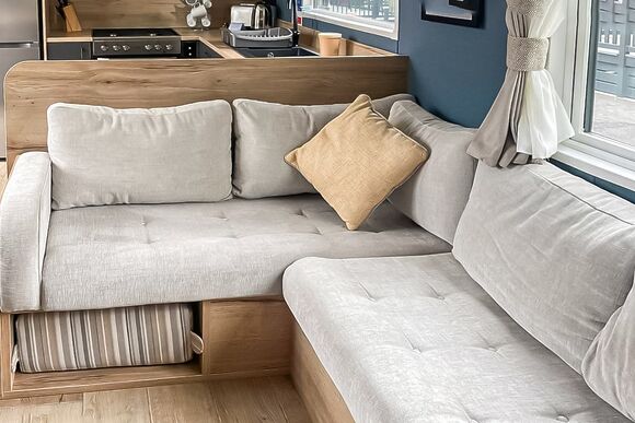 Oakwood 7 Berth (Pet) - Cleethorpes Pearl Holiday Park, Humberston, Nr Cleethorpes