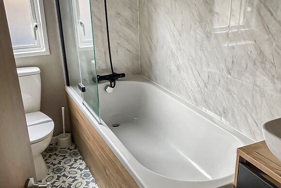 Oakwood 7 Berth (Pet) - Cleethorpes Pearl Holiday Park, Humberston, Nr Cleethorpes