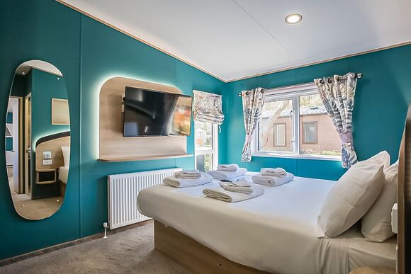 Burst of Blue 8 Berth Hot Tub (Pet) - Cleethorpes Pearl Holiday Park, Humberston, Nr Cleethorpes