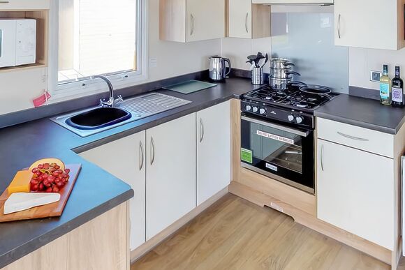 Silver Plus 2 Caravan Sleeps 4 - Coghurst Hall, Hastings