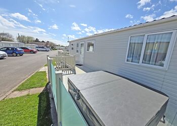 Platinum 8 caravan Hot tub - Coastfields Holiday Village, Ingoldmells, Skegness