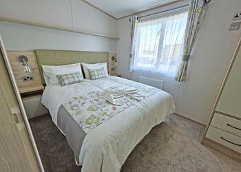 Platinum 8 caravan Hot tub - Coastfields Holiday Village, Ingoldmells, Skegness