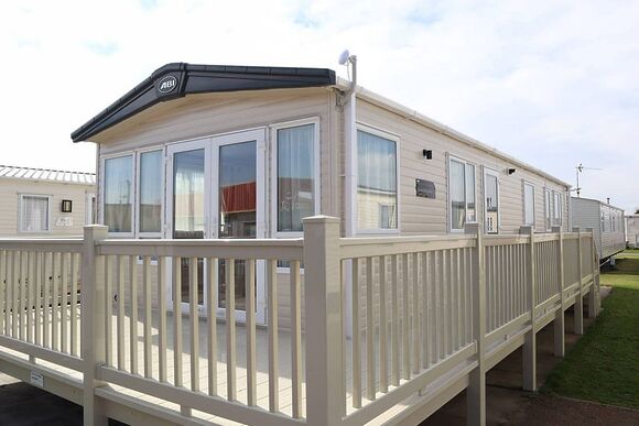 Platinum 8 Caravan - Coastfields Holiday Village, Ingoldmells, Skegness