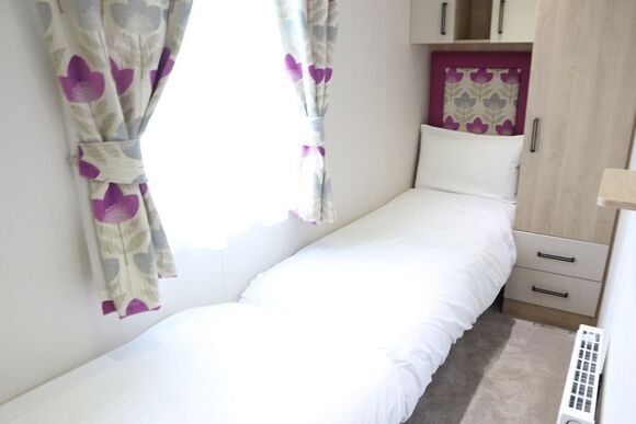 Platinum 8 Caravan - Coastfields Holiday Village, Ingoldmells, Skegness