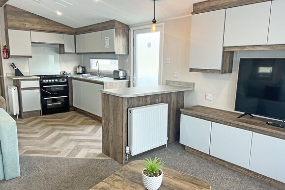 Platinum 6 Caravan - Coastfields Holiday Village, Ingoldmells, Skegness