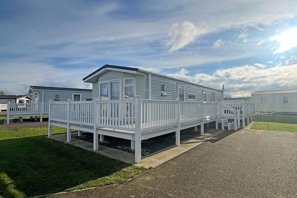 Platinum 6 Caravan - Coastfields Holiday Village, Ingoldmells, Skegness