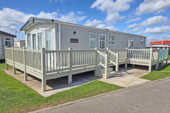 Platinum 8 caravan Hot tub - Coastfields Holiday Village, Ingoldmells, Skegness