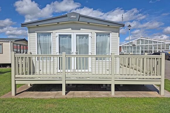 Platinum 8 caravan Hot tub - Coastfields Holiday Village, Ingoldmells, Skegness