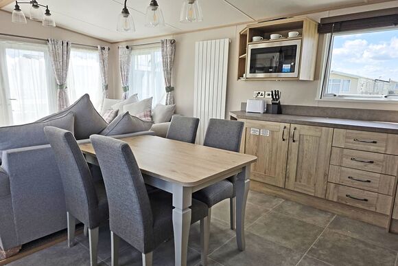 Platinum 8 caravan Hot tub - Coastfields Holiday Village, Ingoldmells, Skegness