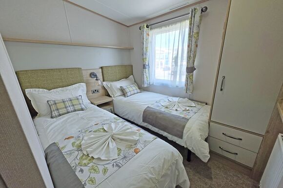 Platinum 8 caravan Hot tub - Coastfields Holiday Village, Ingoldmells, Skegness