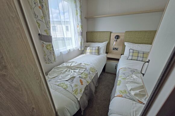 Platinum 8 caravan Hot tub - Coastfields Holiday Village, Ingoldmells, Skegness