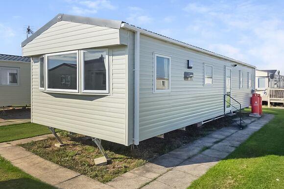 Brand New Luxury Silver Caravan sleeps 8 - Coastfields Holiday Village, Ingoldmells, Skegness
