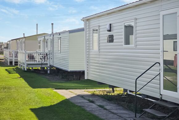 Brand New Luxury Silver Caravan sleeps 8 - Coastfields Holiday Village, Ingoldmells, Skegness