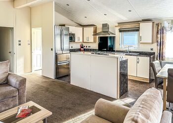 Colliery Lodge 3 Spa - Colliery Lane Lodges, Swadlincote, Nr Ashby-de-la-Zouch