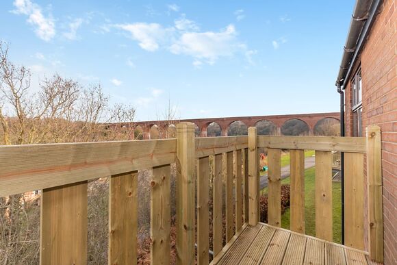 Ayton Cottage - Captain Cook&rsquo;s Haven, Larpool, Whitby