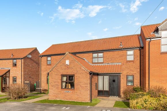 Ayton Cottage - Captain Cook&rsquo;s Haven, Larpool, Whitby