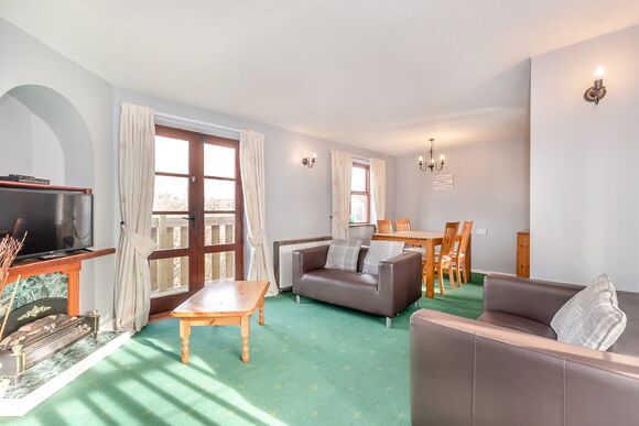 Ayton Cottage - Captain Cook&rsquo;s Haven, Larpool, Whitby