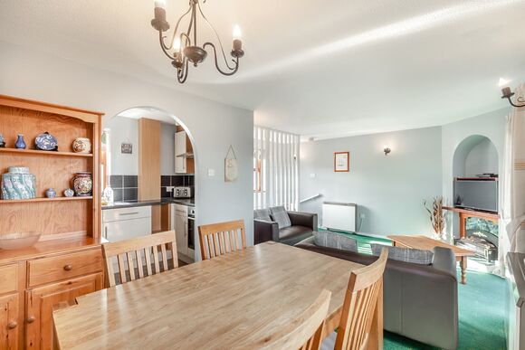 Ayton Cottage - Captain Cook&rsquo;s Haven, Larpool, Whitby