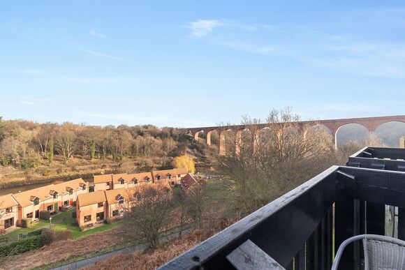 Marton Cottage - Captain Cook&rsquo;s Haven, Larpool, Whitby