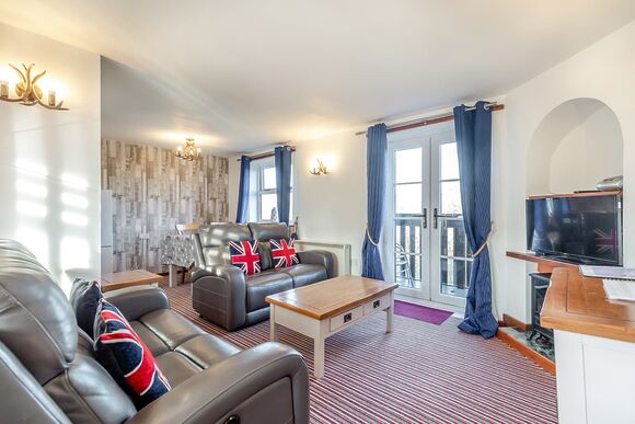 Marton Cottage - Captain Cook&rsquo;s Haven, Larpool, Whitby