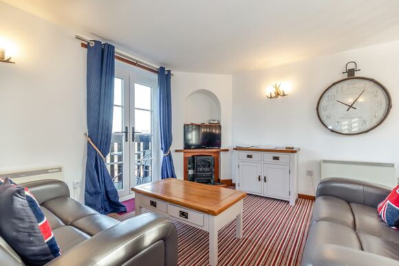 Marton Cottage - Captain Cook&rsquo;s Haven, Larpool, Whitby