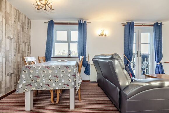 Marton Cottage - Captain Cook&rsquo;s Haven, Larpool, Whitby