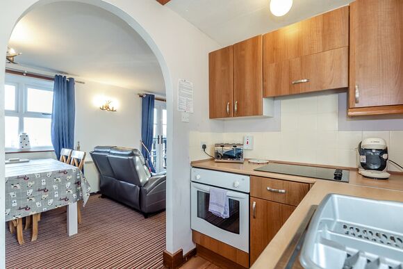 Marton Cottage - Captain Cook&rsquo;s Haven, Larpool, Whitby