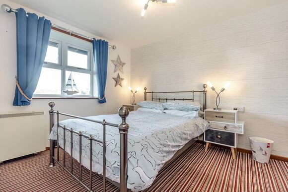 Marton Cottage - Captain Cook&rsquo;s Haven, Larpool, Whitby