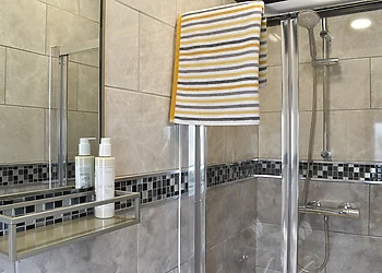 Field View Hut - Coole Acres Fishery & Leisure Park, Newhall, Nr. Nantwich