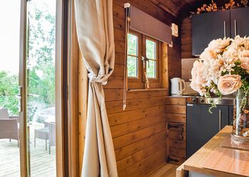 Willows Lodge - Coole Acres Fishery & Leisure Park, Newhall, Nr. Nantwich