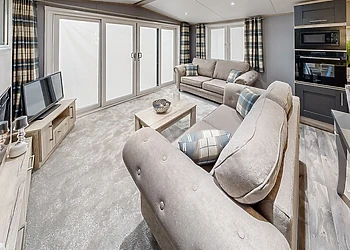 Pool View Lodge - Coole Acres Fishery & Leisure Park, Newhall, Nr. Nantwich