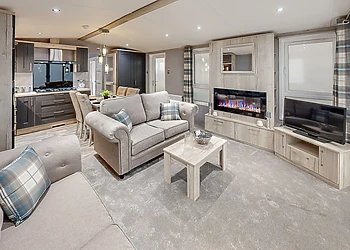 Pool View Lodge - Coole Acres Fishery & Leisure Park, Newhall, Nr. Nantwich