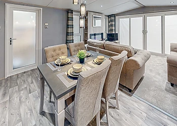 Pool View Lodge - Coole Acres Fishery & Leisure Park, Newhall, Nr. Nantwich