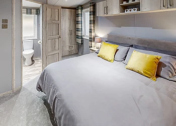 Pool View Lodge - Coole Acres Fishery & Leisure Park, Newhall, Nr. Nantwich