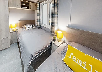 Pool View Lodge - Coole Acres Fishery & Leisure Park, Newhall, Nr. Nantwich