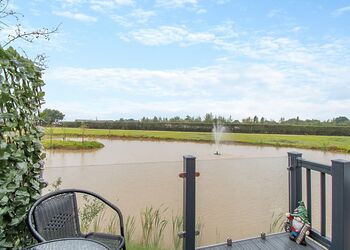 Chestnut Pod - Coole Acres Fishery & Leisure Park, Newhall, Nr. Nantwich