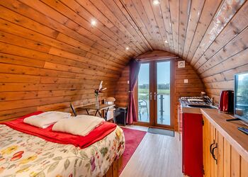 Pool View Pod 2 - Coole Acres Fishery & Leisure Park, Newhall, Nr. Nantwich