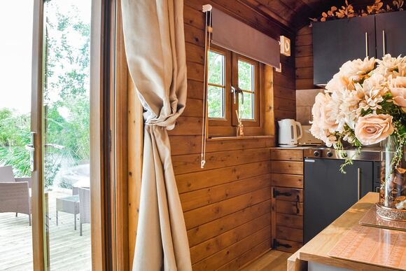 Willows Lodge - Coole Acres Fishery & Leisure Park, Newhall, Nr. Nantwich