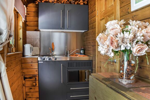 Willows Lodge - Coole Acres Fishery & Leisure Park, Newhall, Nr. Nantwich