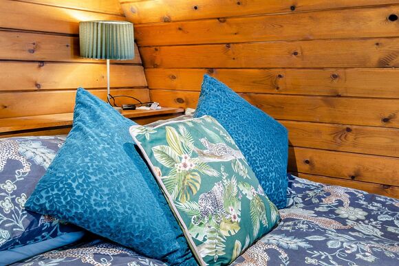 Hazlenut Pod - Coole Acres Fishery & Leisure Park, Newhall, Nr. Nantwich