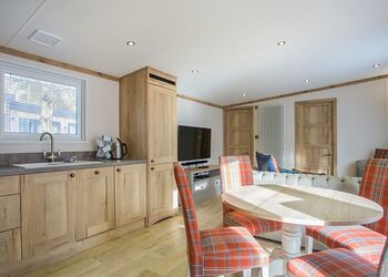 Heartwood Hot Tub 7 (5+2) Pet - Mersea Island Holiday Park, Mersea Island, Colchester