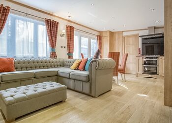 Heartwood Hot Tub 7 (5+2) - Mersea Island Holiday Park, Mersea Island, Colchester