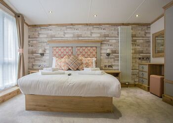 Heartwood Hot Tub 7 (5+2) - Mersea Island Holiday Park, Mersea Island, Colchester