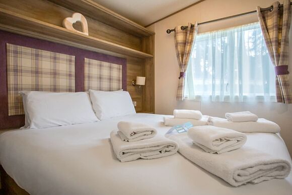 Exclusive 6 Berth Seaview Caravan Pet - Mersea Island Holiday Park, Mersea Island, Colchester