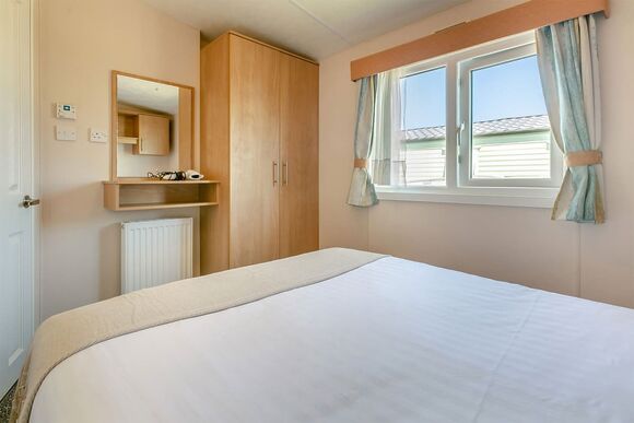 Gold Caravan with parking, decking & sea view - Crantock Beach, Newquay