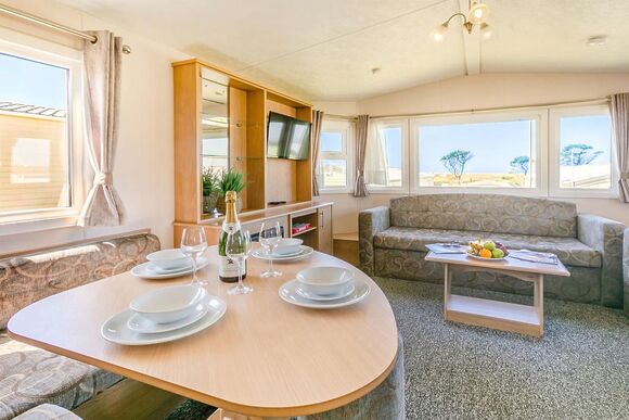 Gold Caravan with parking, decking & sea view * P, Gold Caravan with parking, decking & sea view - Crantock Beach, Newquay