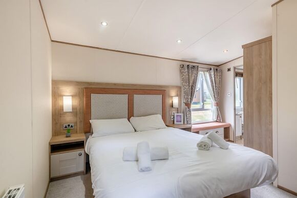 Gold Premium Caravan with parking, ensuite, decking & sea view P, Gold Premium, parking, ensuite, decking & sea view - Crantock Beach, Newquay